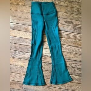 TIGER FRIDAY True Retro Flares, NWOT, AXS, evergreen